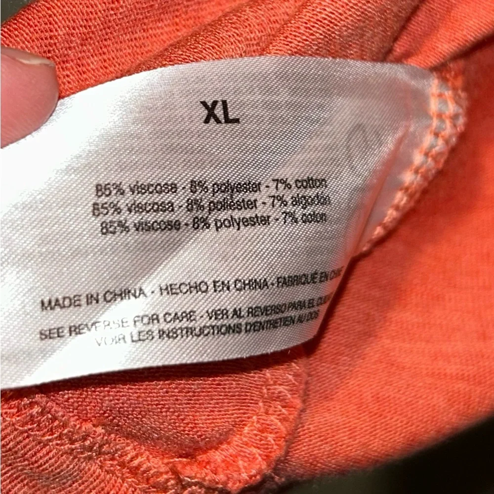Jessica Simpson Women's Orange V‑Neck Cap Sleeve T Shirt - Picture 3 of 4